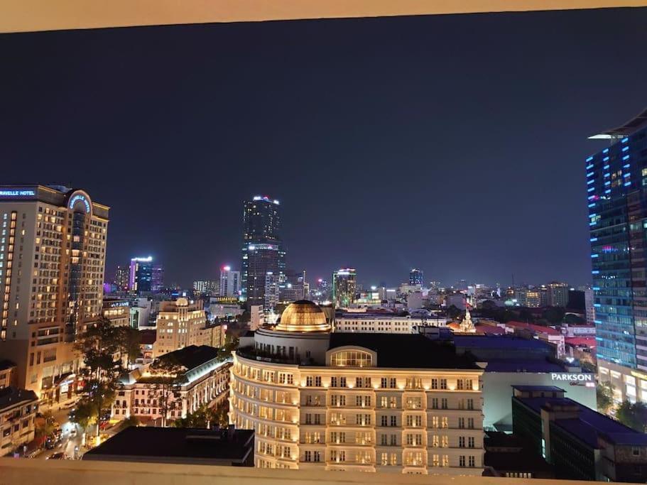 The Rixx Downtown Apartment@d1/pool/gym/operahouse Apartment